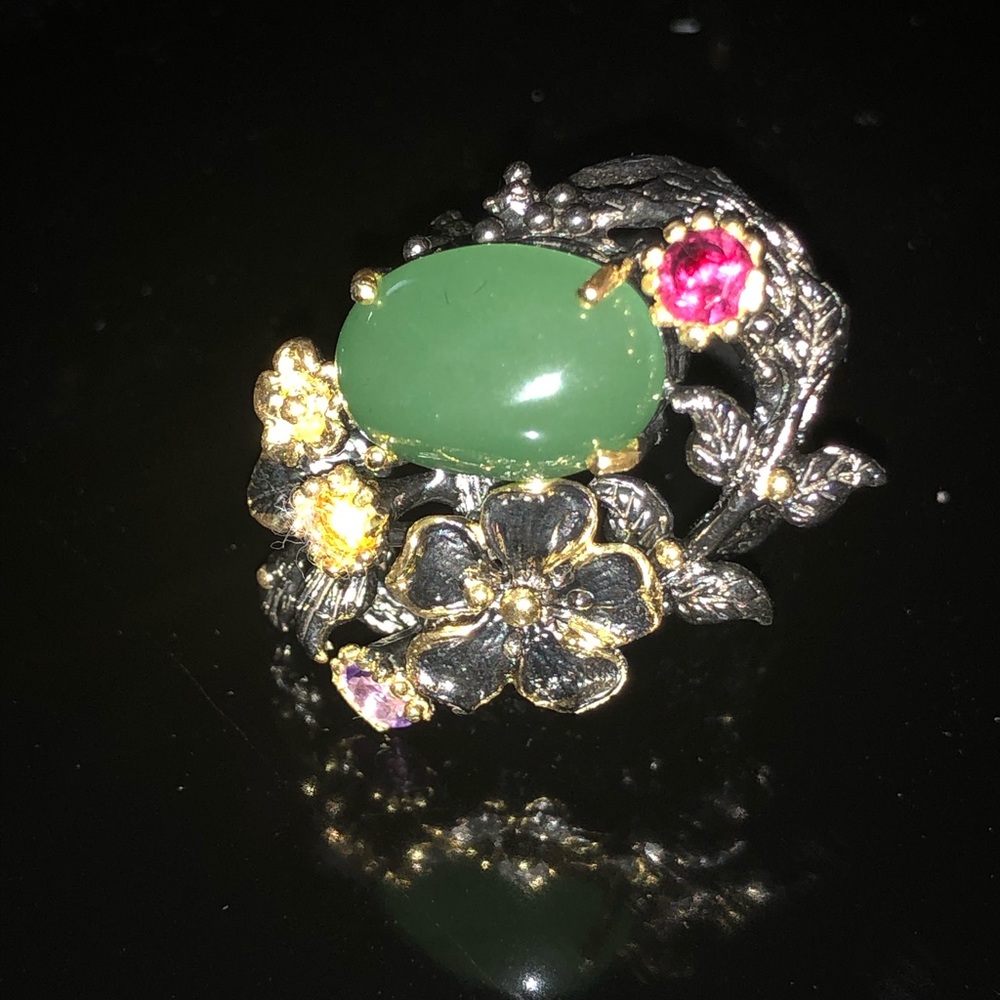 Classy Genuine Chrysoprase Ring with Gems